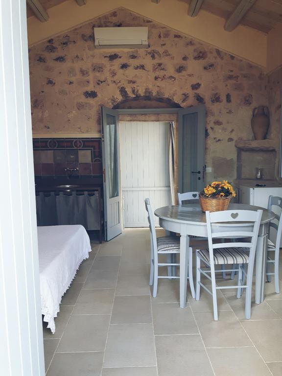 Masseria Ciancio Casa Serrafiori ภายนอก รูปภาพ